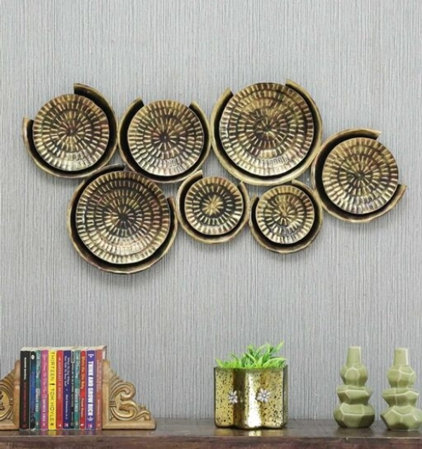 Metal 7 Thaal Wall Decor For Beautiful Home - Free Size, Metal, Pack of 7